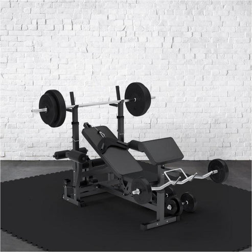 Multigym placerat på gymgolv från gorilla sports